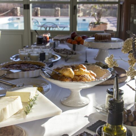 ktima-bellou-breakfast-buffet-